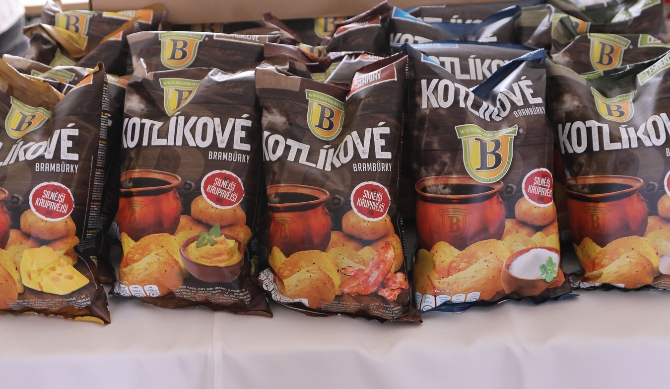 Kotlíkové brambůrky s příchutí slaniny
