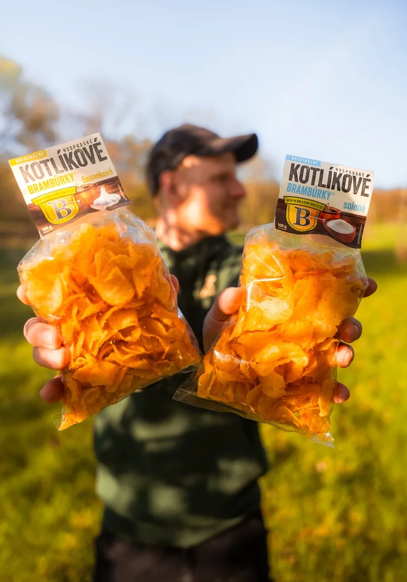 Originální hospodské kotlíkové brambůrky solené a česnekové